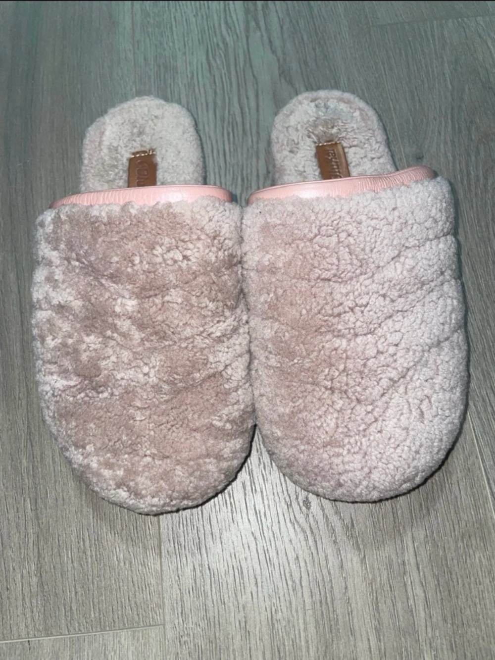 OluKai Pūpū Mua Slippers